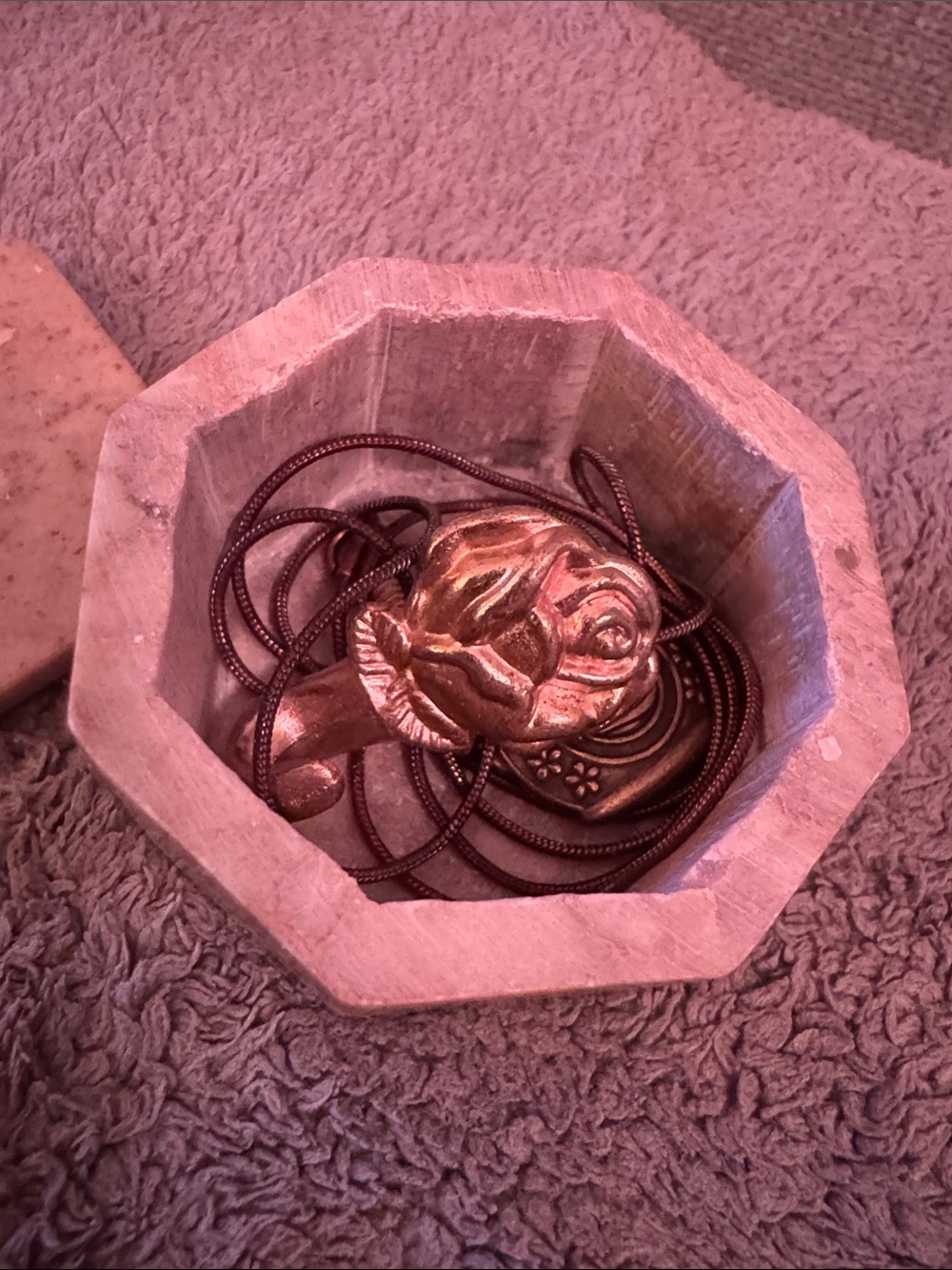 Octagonal Hand Made Marble Ring Box with Inlaid Flower - Picture 2 of 4